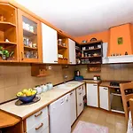 아파트 With A Parking Space Okrug Gornji, Ciovo - 12802 트로기르